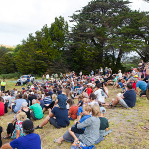 w- Kiwi release Crowd 1832